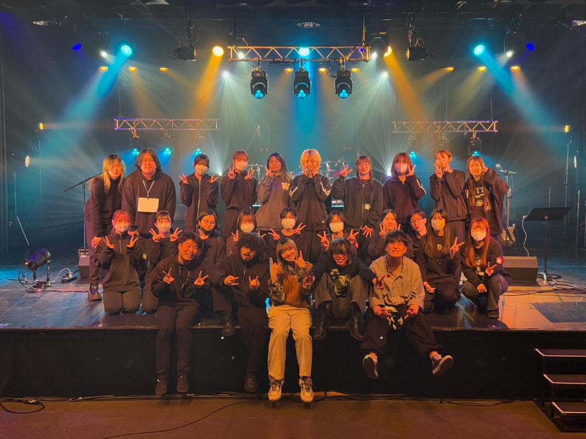 bell_moonlight's tweet photo. 舞台照明の講師を務めている洗足学園音楽大学音楽環境創造コースにて、鈴木門下本年度最後の実習が無事に終わりました。
4学年合同のレッスンをRe Brainさんによるバンド演奏にて学びました。レッスンで他コースの方々にご協力を頂けるとても贅沢な環境です。
#洗足学園音楽大学 #舞台照明 #ReBrain https://t.co/TtyN9Ytzp3