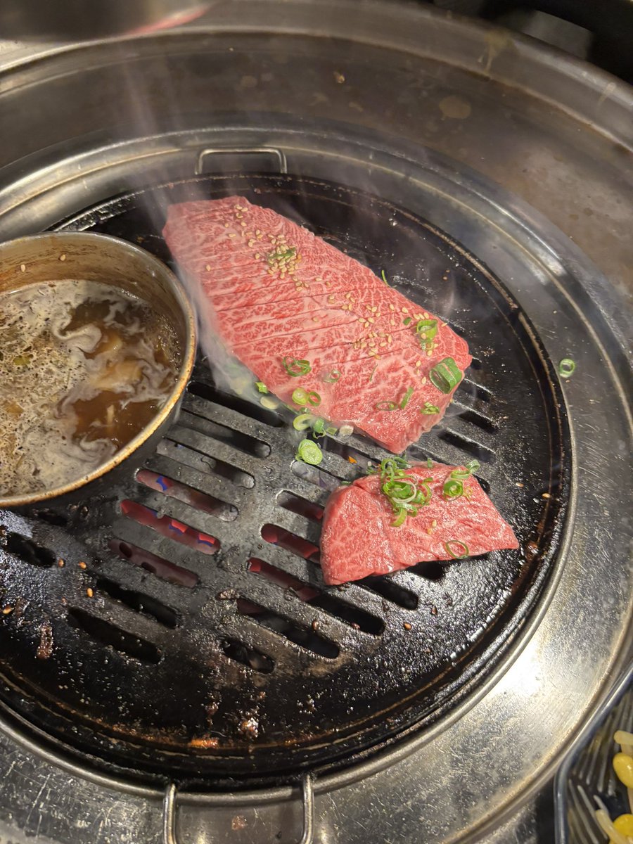 昨日は中崎町にあるソソカルビ牛天へ社長とご一緒させていただきました！

美味しすぎるお肉と、沢山お話をさせていただきすごい幸せな時間でした⏰✨

改めて今年1年もしっかり頑張っていこうと思います💡

本日もよろしくお願いします！