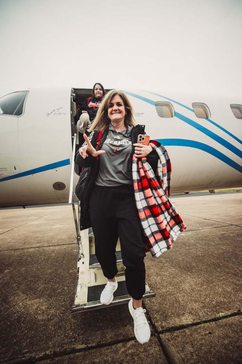 LadyRaiderWBB's tweet photo. Don’t worry y’all - we arrived in Houston before the winter storm!

#WreckEm | #Team50 https://t.co/eUmd3HLlFY