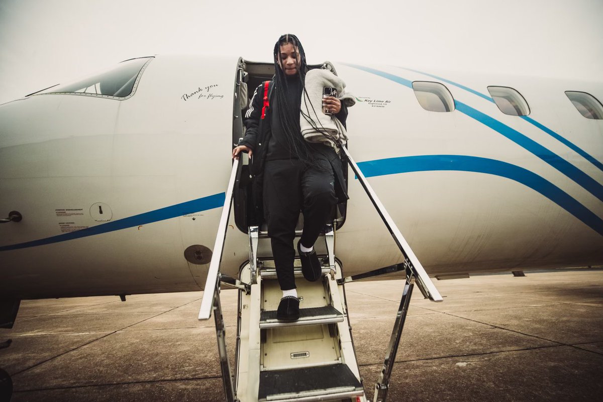 LadyRaiderWBB's tweet photo. Don’t worry y’all - we arrived in Houston before the winter storm!

#WreckEm | #Team50 https://t.co/eUmd3HLlFY
