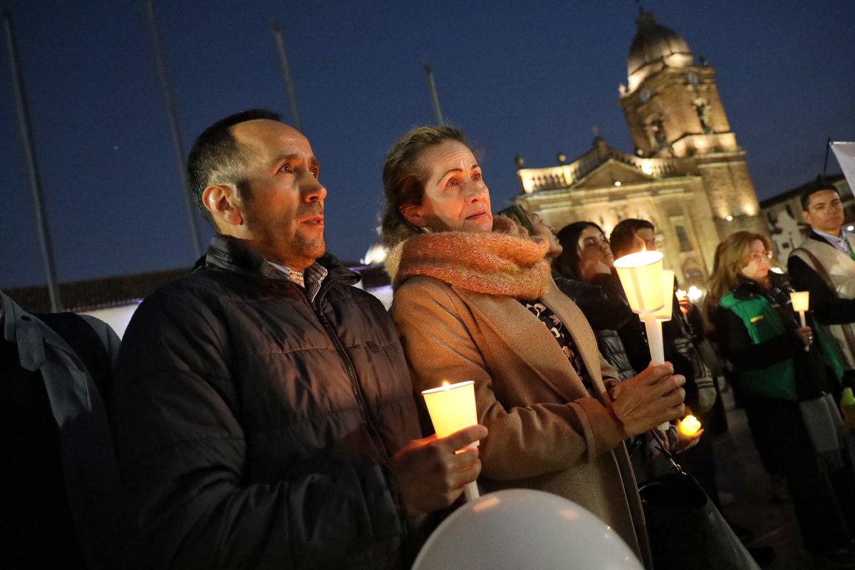 GobBoyaca's tweet photo. Hoy, desde la Plaza de Bolívar de Tunja y en todos los municipios de Boyacá, rendimos un homenaje a Sarita Michel Vargas Vega 💜, y decimos #NiUnaMenos.

Hoy, nuestro llamado es a unirnos como sociedad para la protección de nuestra niñez. 🧵 👇 https://t.co/sLHGJqwHvj