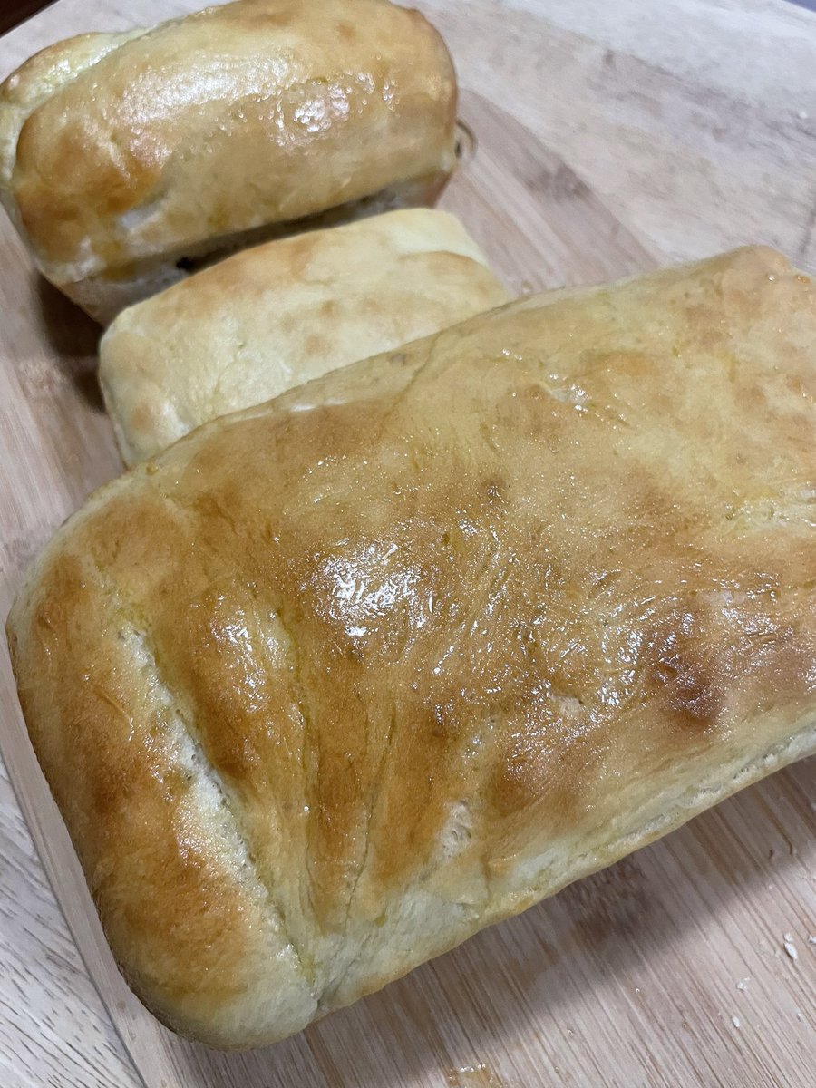 kasylongauthor's tweet image. I did a lot of baking and cooking this weekend, including homemade country loaf bread! It was so good! I love spending time in the kitchen, trying new recipes. It’s soothing. 🍞 

Recipe: Good Lookin’ Cookin’ by Dolly Parton

#baking #bakingbread #bread #homemadebread #bakers