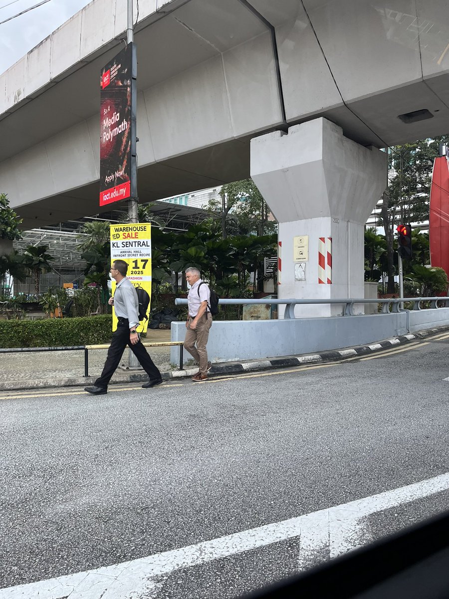 📍KL Sentral

So walkable and pedestrian friendly. Well done MRCB!

Let’s hope the upcoming redevelopment is as good as this.