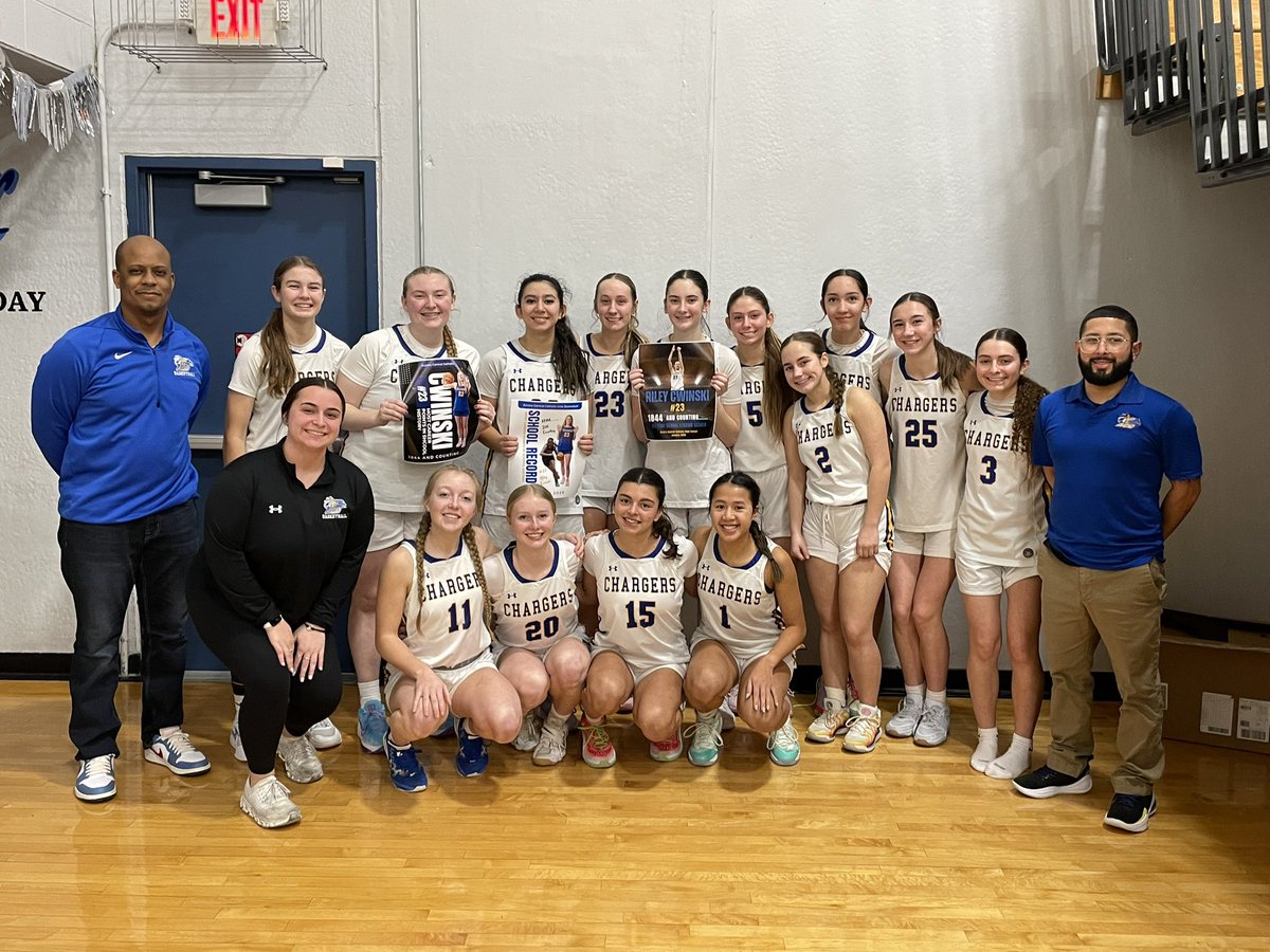 Kelly Cwinski tweet media