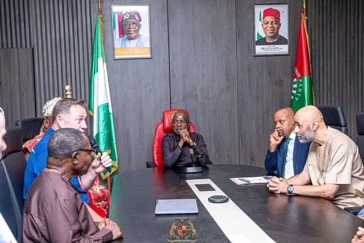 Mr_Amogu's tweet photo. ABSG has just signed a Memorandum of Understanding (MOU) with WIOCC, an ICT and Broadband Technology Company, for the deployment of Fiber Optics and Internet Connectivity across the 17 LGAs of the State.

The agreement would see the deployment of metropolitan optic fiber https://t.co/w70v3wTu60