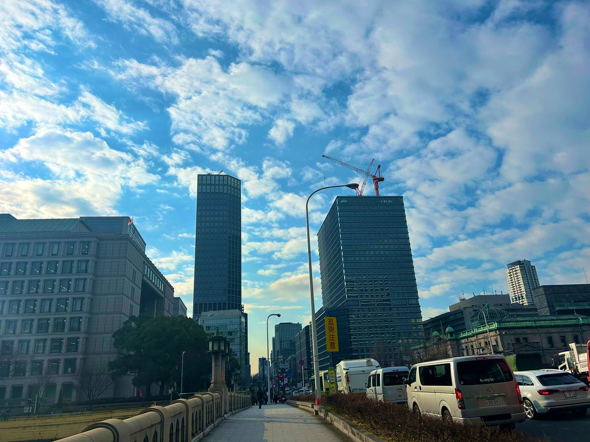 万博を控えた大阪ビジネス街の街並みが綺麗ですね。歩いて商談先まで向かい良き一日の始まりです。