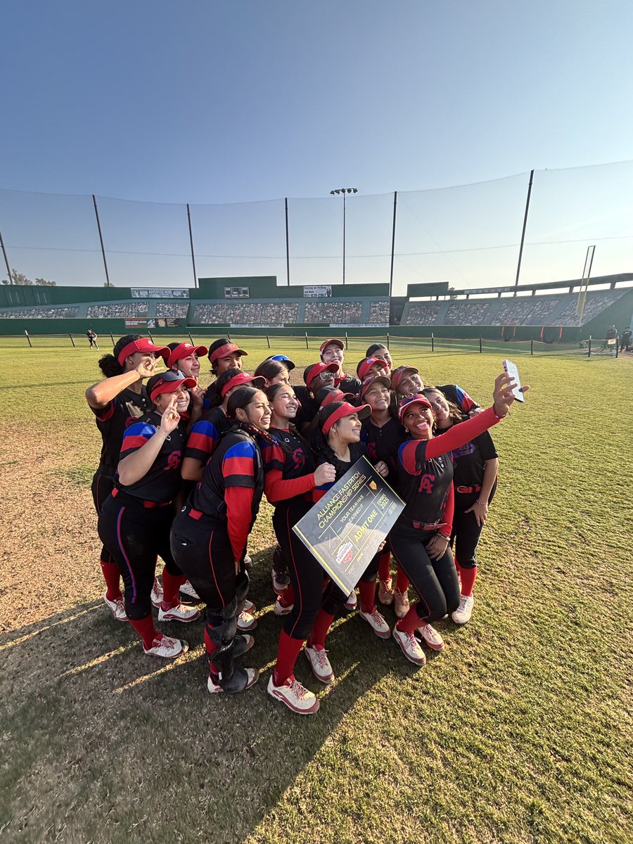 niahall2027's tweet image. Few hits that were caught on camera this weekend for our tournament. Alliance bound baby! So proud of this team❤️💙 #softball #coronaangels #2027
