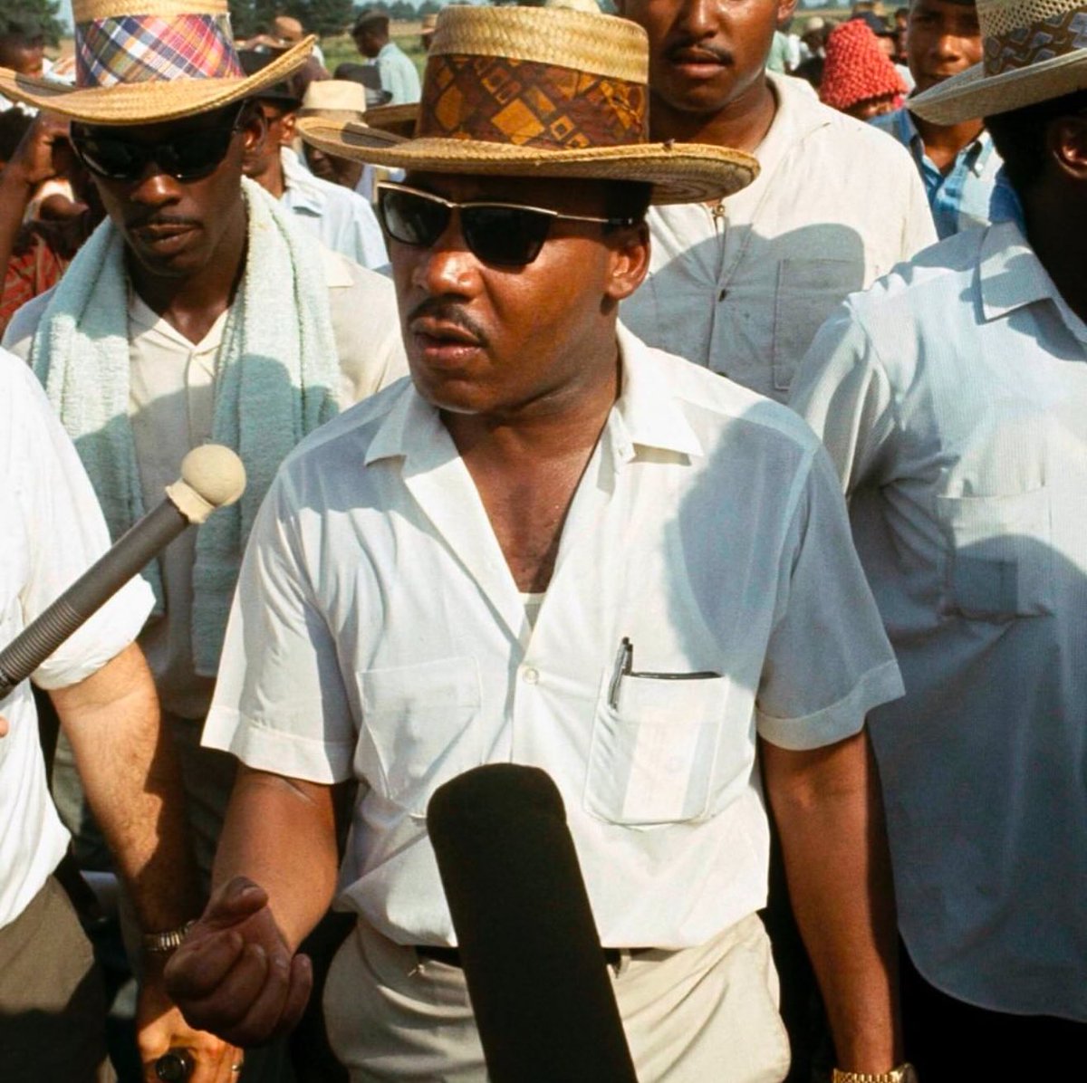ULGM's tweet image. #MLKInColor 🎨

These vibrant photos of Dr. Martin Luther King Jr. &amp;amp; Coretta Scott King remind us of their enduring strength and resilience.

Today, as we honor Dr. King’s legacy, we #ReclaimMLK by diving deeper into his mission and pushing forward toward a more just world. 👑✊🏾