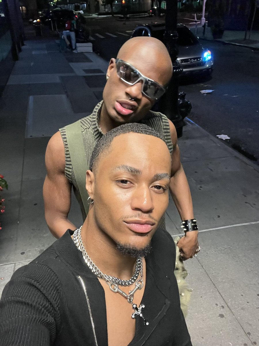 teenhearthrobb's tweet image. 