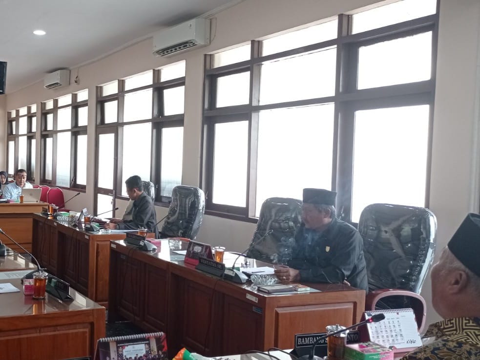 Focus Group Discussion (FGD) I Komisi I DPRD Kab. Wonogiri dalam rangka Kajian tentang Peningkatan Pembangunan Literasi dan Kegemaran Membaca Masyarakat Kabupaten Wonogiri, Selasa 14 Januari 2025.