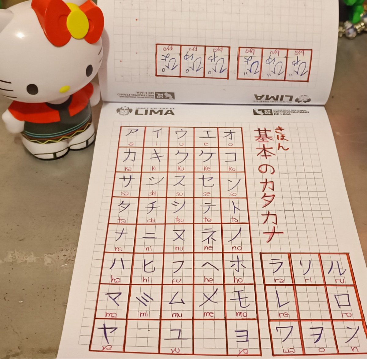 Ruwh0X's tweet photo. 这是我在学习泰文和日文的进步。至今我只在学习日文假名和泰文字母表。
附言：我的天啊，每次学习生词时，我记住汉字的写法很难！ 哈哈哈。
#中文 #langtwt #studytwt https://t.co/ZkPV4B6a3J
