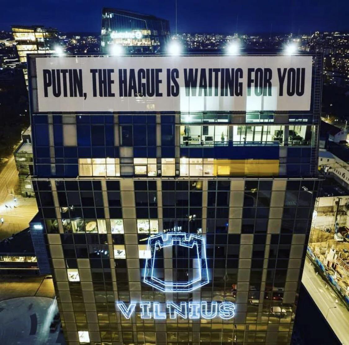 🇪🇺🇱🇹 Putin, The Hague is waiting for you.

📸 Vilnius, Lithuania.