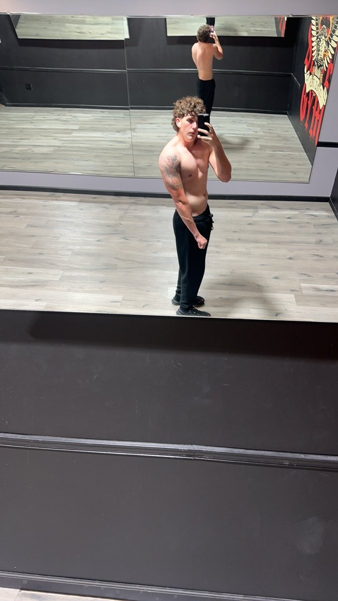 Haven’t Posted in a Bit… been in the lab put on a clean 10 pounds of muscle!! Coming for what’s mine!! <a href="/MattBarido/">Matt Barido</a> <a href="/TheEliteExp/">The Elite Experience</a> <a href="/Velocity7v7/">Virginia Velocity</a> <a href="/QBoogieSports/">Quincy Barnes</a> <a href="/tommasella/">Tom Masella</a> <a href="/Coach_Matos/">Stephen Matos</a> <a href="/Coach_M_Peters/">Mike Peters</a> <a href="/CoachDennisIMG/">Coach Chris Dennis</a> <a href="/CoachGouldIMG/">Kurt Gould</a> <a href="/toby_lux/">🅲🅾🅰🅲🅷 𝑻𝒐𝒃𝒚 𝑳𝒖𝒙</a>