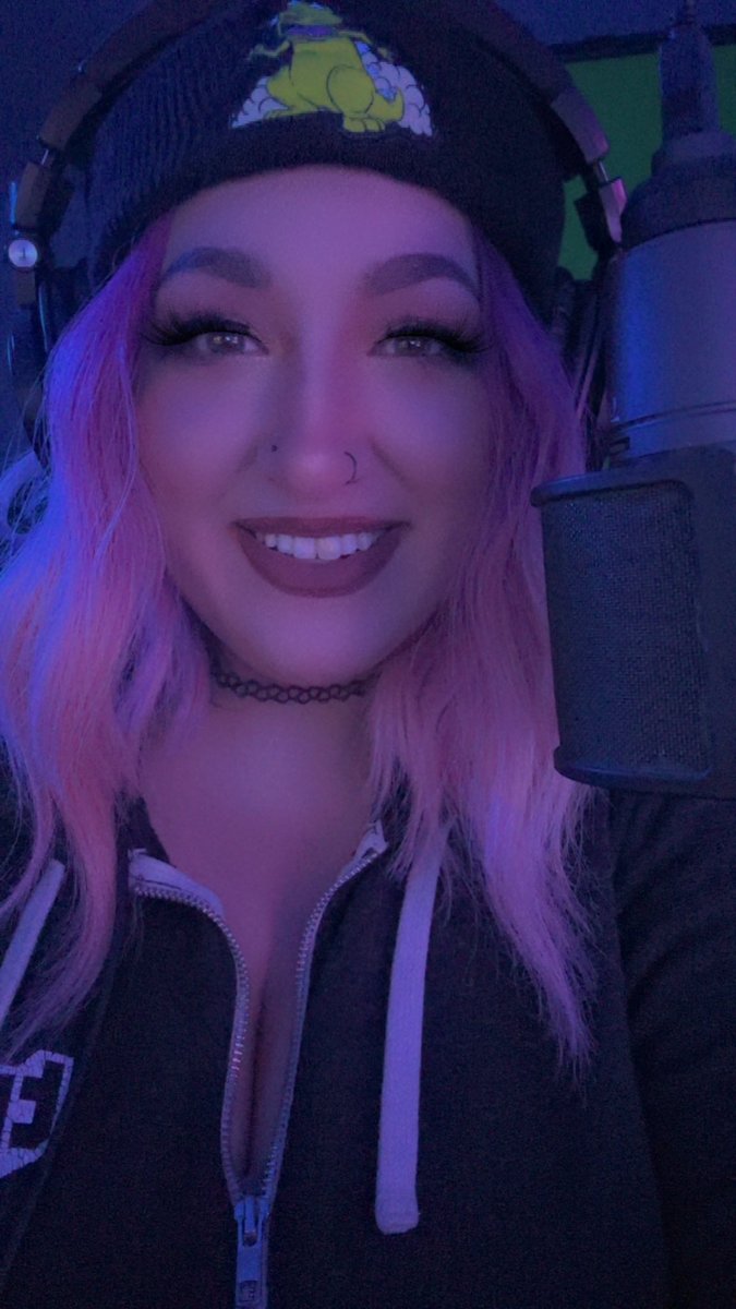 Live with some Phasmophobia
Come hangout!

twitch.tv/meowizza