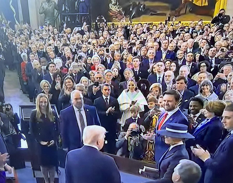 lahistoriaec's tweet photo. Se me acabó la burla. El presidente Daniel Noboa estuvo hoy en la primera fila de invitados durante la posesión de Donald Trump; y la candidata a asambleísta correísta Mónica Palacios que hizo mucha mofa porque aseguraba que no había tal invitación, ahora ni se refiere al asunto. #TodoPorUnVoto