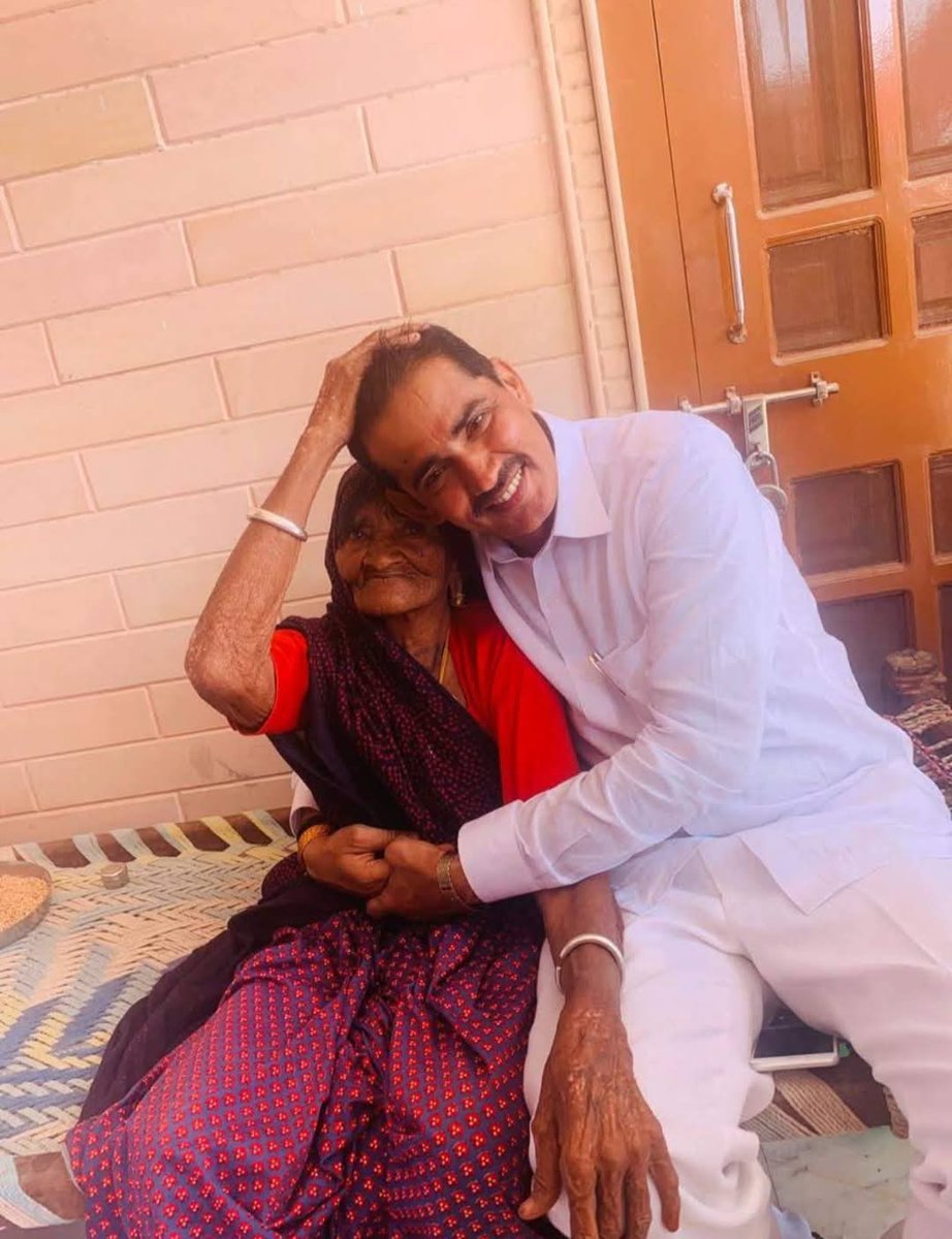 KesaramKalbi's tweet photo. सांचौर विधायक श्री जीवाराम चौधरी की माताजी श्रीमती चमनी देवी  के निधन का दु:खद समाचार प्राप्त हुआ है।
परमपिता परमात्मा दिवगंत आत्मा को श्री चरणों में स्थान प्रदान करें एवं शोकाकुल परिजनों को यह दु:ख सहन करने की शक्ति प्रदान करें।
 @jivaramchoudhar @NarendraChodhry https://t.co/lDWyRHSDxN