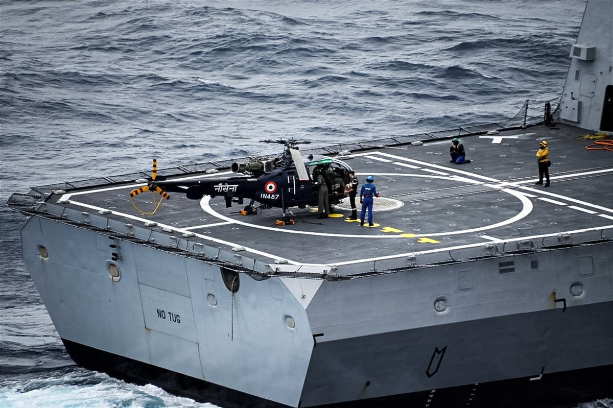 The France🇫🇷-led 9-nation 🇦🇺 🇨🇦 🇺🇸 🇮🇳 🇮🇩 🇲🇾 🇬🇧 🇸🇬 naval exercise La Pérouse is in full swing near the straits of Malacca, Sunda &amp; Lombok.

The complex drills between partner navies will strengthen maritime safety, interoperability &amp; shared commitment to a rules-based #IndoPacific