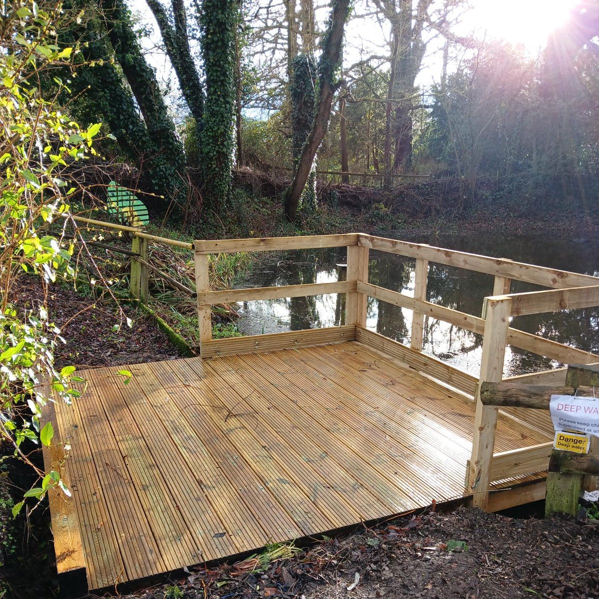 Check out our new pontoon positioned in the perfect place for picturesque pond views at our Reading Centre.

Thank you so much to Mobbs Memorial Trust for donating the structure!