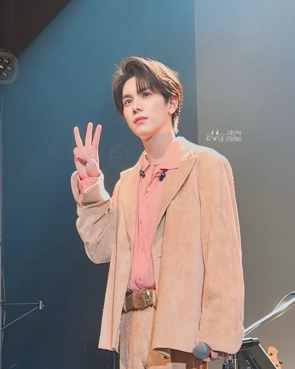 littlemiilee's tweet photo. 『YU 30th Birthday Live Event〜THIS IS YU〜 』
YU配合生日會主題，內襯穿上了小粉紅，小粉閎還有淺淺的愛心呢～ 真很好看🩷

@YU_Staff_ 
 #YU
#THISISYU
#YU30thBirthdayLiveEvent https://t.co/dEoIGkPHFC
