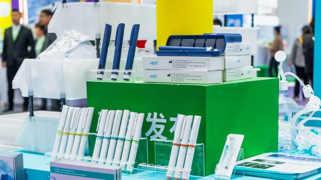NESTBiotechnol1's tweet image. 🎉The BIOCHINA 2025 (10th Edition) YiMao Biotech Industry Expo will be held from March 13 to 15, 2025, at the Suzhou International Expo Center! 
🧬Main Exhibits: Pen injector, COP prefilled syringe, GelNest™ matrix, FBS, general accessories...
 #Exhibition  #LabConsumables