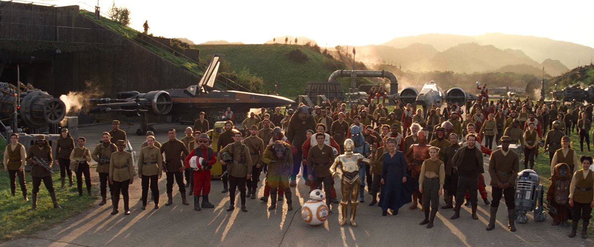 SWshotbyshot's tweet photo. Star Wars: The Force Awakens - shot 2250 https://t.co/YICPICuOvI