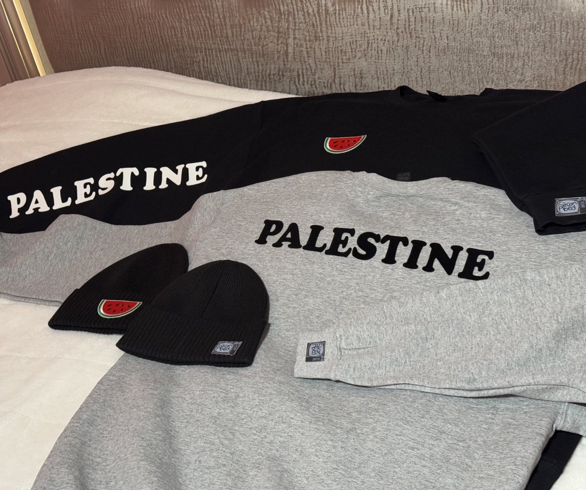 HorrorHijabi's tweet image. Did you know that if you live in the US you can purchase my homemade palestinian apparel and that all the proceeds go to our ongoing fundraiser to palestine &amp;lt;3 
ko-fi.com/sitcomabed/shop