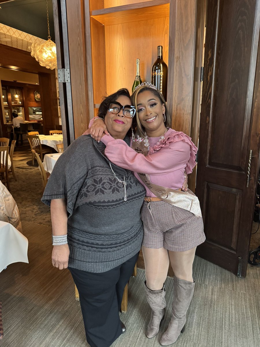 SherreeIAm's tweet photo. Well I am officially in the #40Club!! I’m grateful for life, love, peace & all that comes my way. Through life’s ups & downs there is always something to learn!#GratefulHeart #FortyFineandFiesty https://t.co/XSAGXptAAZ