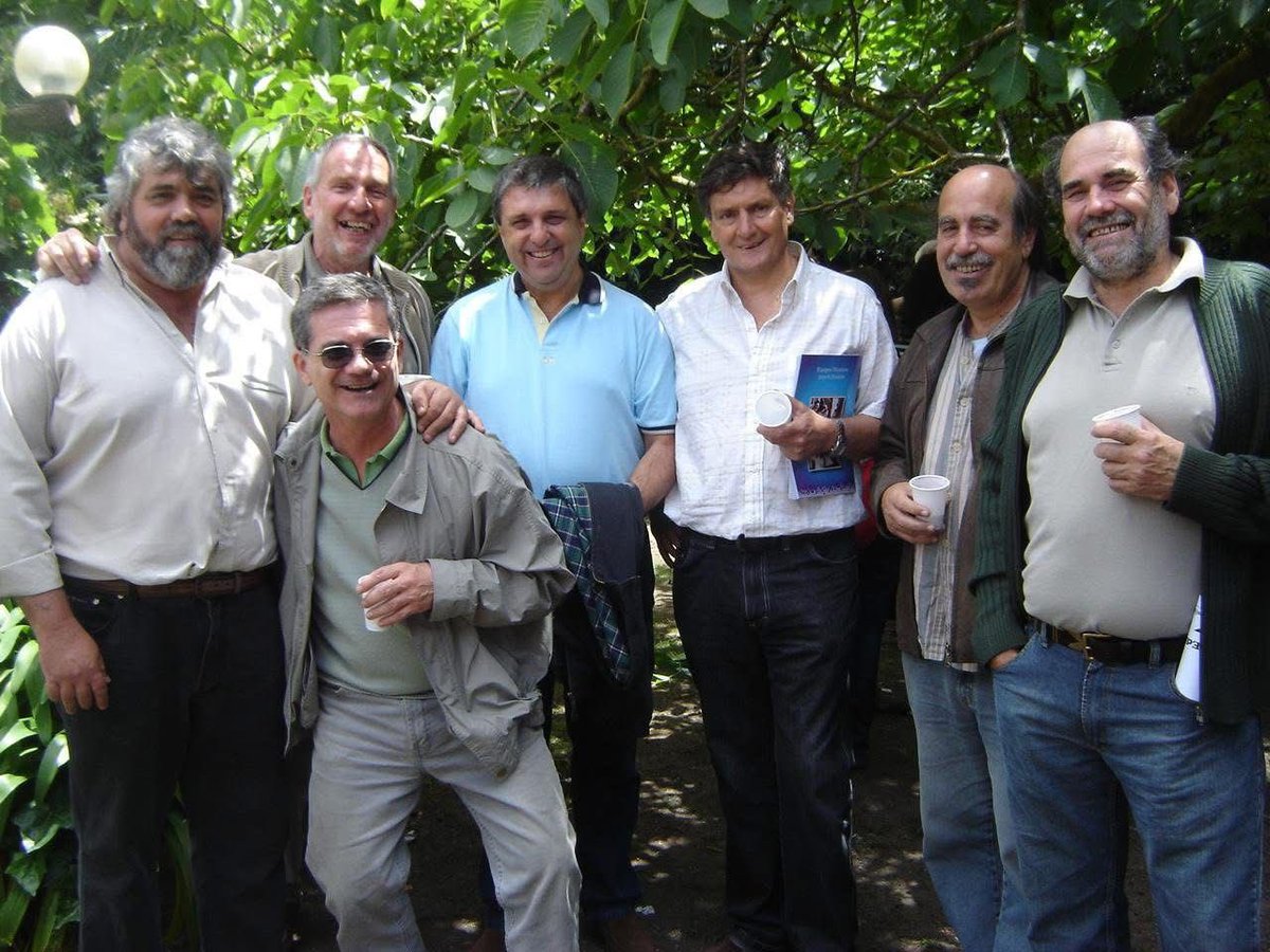 CarlosCheppi's tweet image. Se fue Julio Dauro, un compañero que dedicó su vida a lucharla por otros. Estuvo siempre que lo convocamos y nos armó las primeras reuniones cuando comenzamos a pensar un proyecto de ciudad, allá por el 2009. Abrazo grande a su familia y amigos.