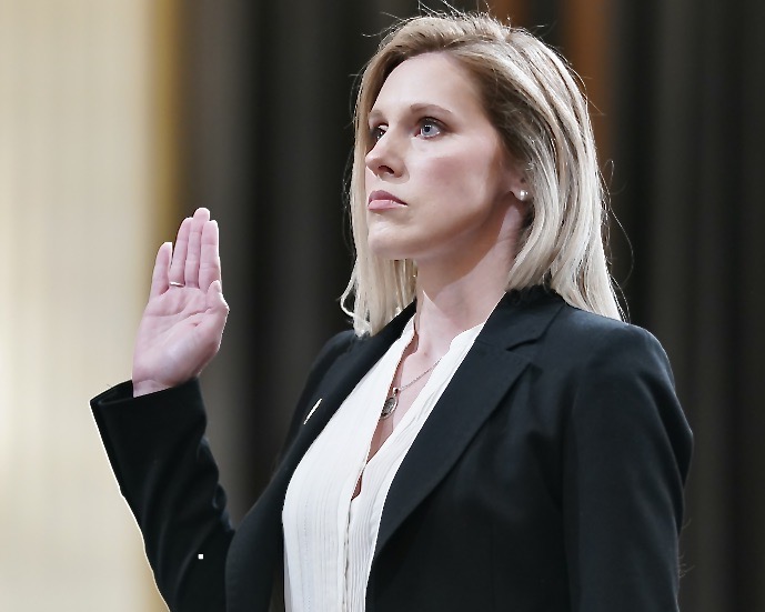 On January 6th, Capitol Police Officer Caroline Edwards was knocked unconscious after being beaten by Trump's angry mob. Donald Trump just pardoned the traitors who attacked her. 

RETWEET if you stand with Officer Edwards against the GOP!