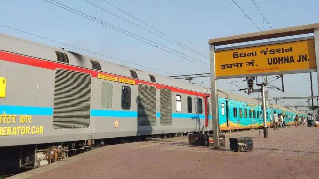 "બડી બડી બાતે વડાપાવ ખાતે હૈં" 🙏
At Udhana railway station passengers are Facing Problems😐 :

🔹 1 Entry &amp; Exit Gate
🔹Full Parking 
 🔹4 benches in the holding area
🔹 Wheelchairs are Broken 
🔹Platform No 6 Height 
🔹Lake of City Buses etc

<a href="/drmbct/">DRM - Mumbai Central, WR</a> <a href="/RailMinIndia/">Ministry of Railways</a>
<a href="/WesternRly/">Western Railway</a>