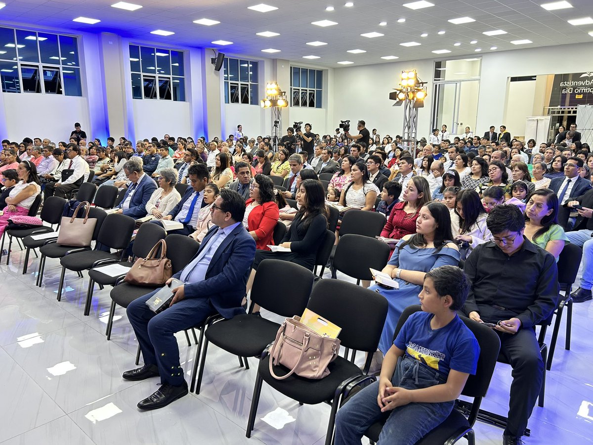📖🔥 Esta noche, el Pr. Daniel Montalván nos trae el mensaje de Dios en la segunda noche de Los Hechos del Espíritu Santo 🕊️✨, desde la iglesia en el distrito Esperanza de Trujillo. 🙏💒 ¡Que Su Palabra transforme corazones! 🌟 #ClamorPorElEspírituSanto