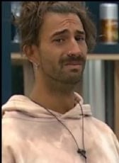 CeratiEminem's tweet photo. Se renovó el meme

#gh #GranHernano #granhermano
#luciana #chiara https://t.co/JZuDJUir2g