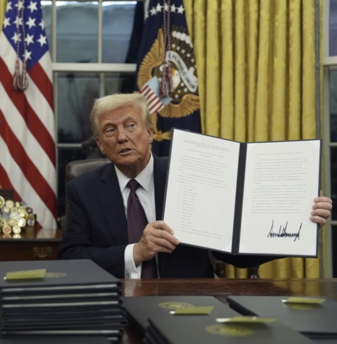 factpostnews's tweet image. On January 6th, Matthew Krol beat and attacked police officers.

Donald Trump just gave him a full pardon.