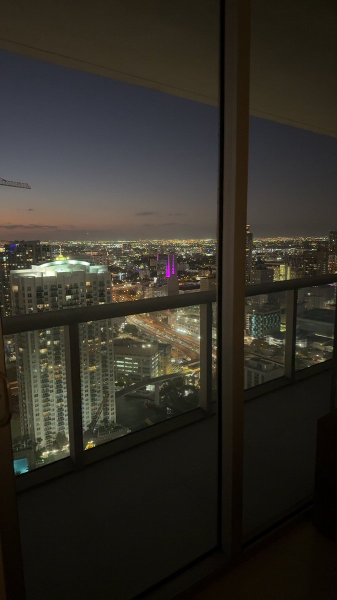 dimaggiovoss's tweet photo. Miami🌴🌴

What’s a better city than Miami? Honest answers only.

lmk. https://t.co/pzqQeYiWbm