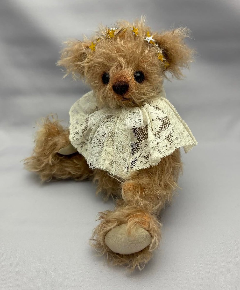 実店舗「星」の始まりイベント作品紹介🔔 ̖́-
𓂃@ami_bear1960 様の作品です⸜🌟⸝

可愛らしい星🌟の髪飾りをつけてくまちゃん
日程：2025/1/24-1/31
営業時間：12：00-18：00（事前予約必要、前日午前12時までにDMまでご連絡ください。）
店舗住所：133-0056
東京都江戶川区南小岩七丁目 31番13-801