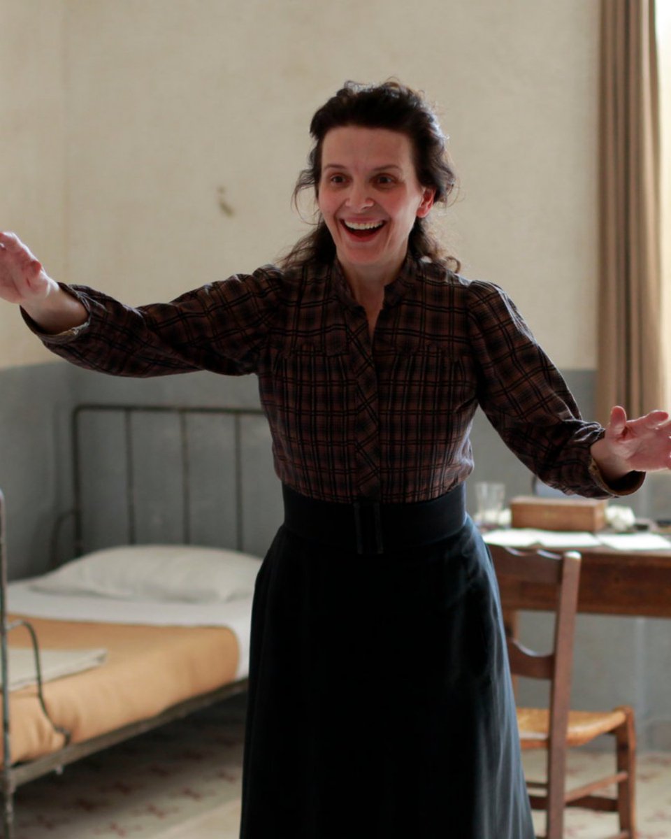 “브루노 뒤몽 특별전 - 균열의 풍경” 🇫🇷 영화 속 까미유 끌로델은 적막한 정신병원에서 조용히 살아가지만 자주 눈물을 흘리고 이따금 이유...