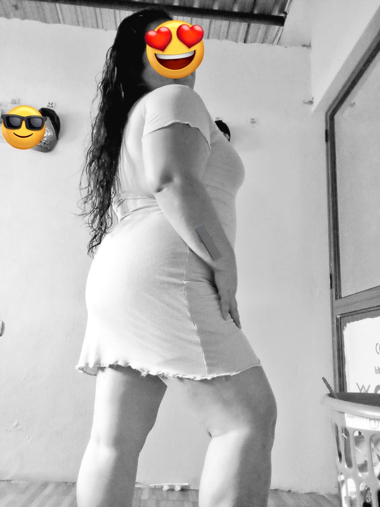 GyNesposossw's tweet photo. Alguien que me ayude a desnudarla?? 😈 Queremos hacer un trio en día Viernes en la noche, algún caballero x aquí que sea de #Machala o sus alrededores, que me ayude a comerme esta gordita rica 🤤 https://t.co/Nbq5oNcdRw