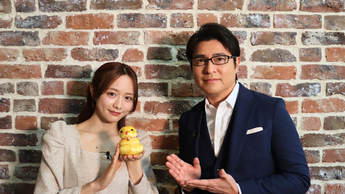 🎍1月撮影オフショット🎍

今年の干支になぞらえて
MCの #安東弘樹 さん、#森香澄 さん
withへび🐍で撮影しました🌟

2025年も #HEADLIGHT を
よろしくお願いいたします🤲

<a href="/andydesu1/">安東弘樹</a> 
<a href="/mori_kasumi_/">森 香澄</a>