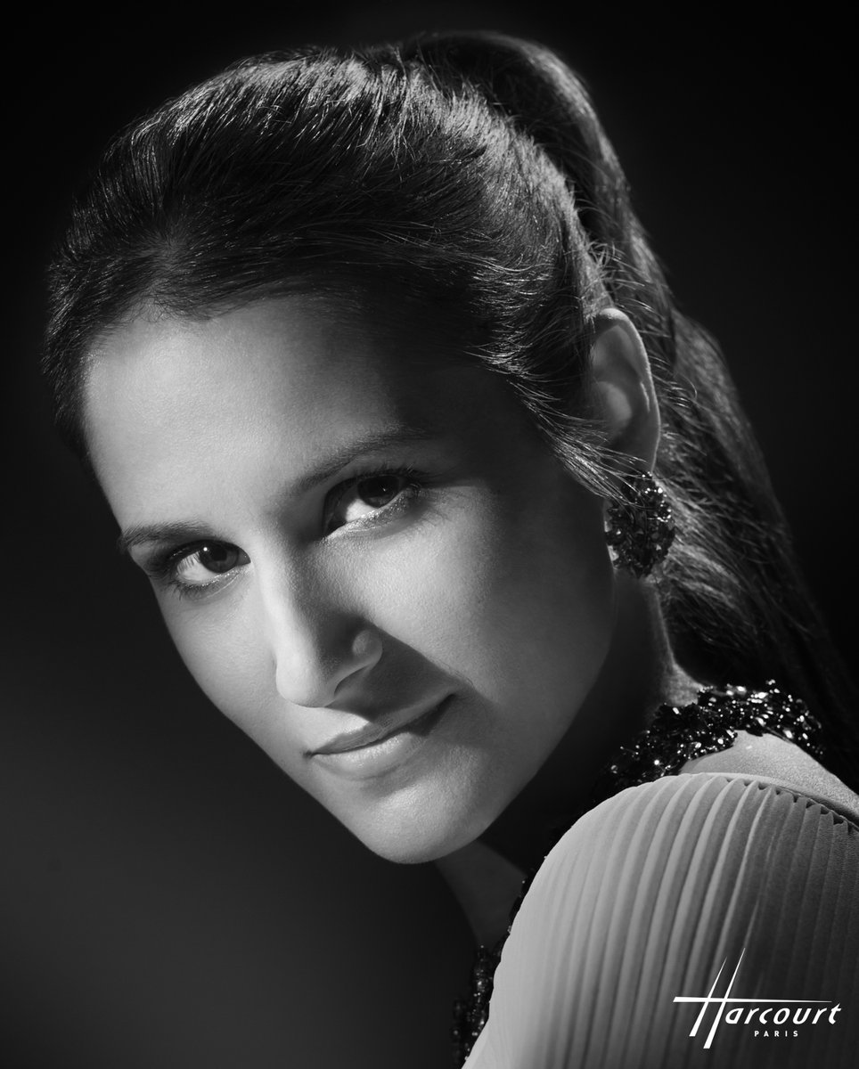 "Wie sie sich schwingen, Tanzen und singen..."

<a href="/SaraBlanch_SB/">Sara Blanch Freixes</a> brings Zerbinetta back to life in #RichardStrauss' “Ariadne auf Naxos”!

Performances start tonight at the <a href="/WrStaatsoper/">Wiener Staatsoper</a>!

CorneliusMeister, conductor
SvenEricBechtolf, director👇
wiener-staatsoper.at/kalender/detai…