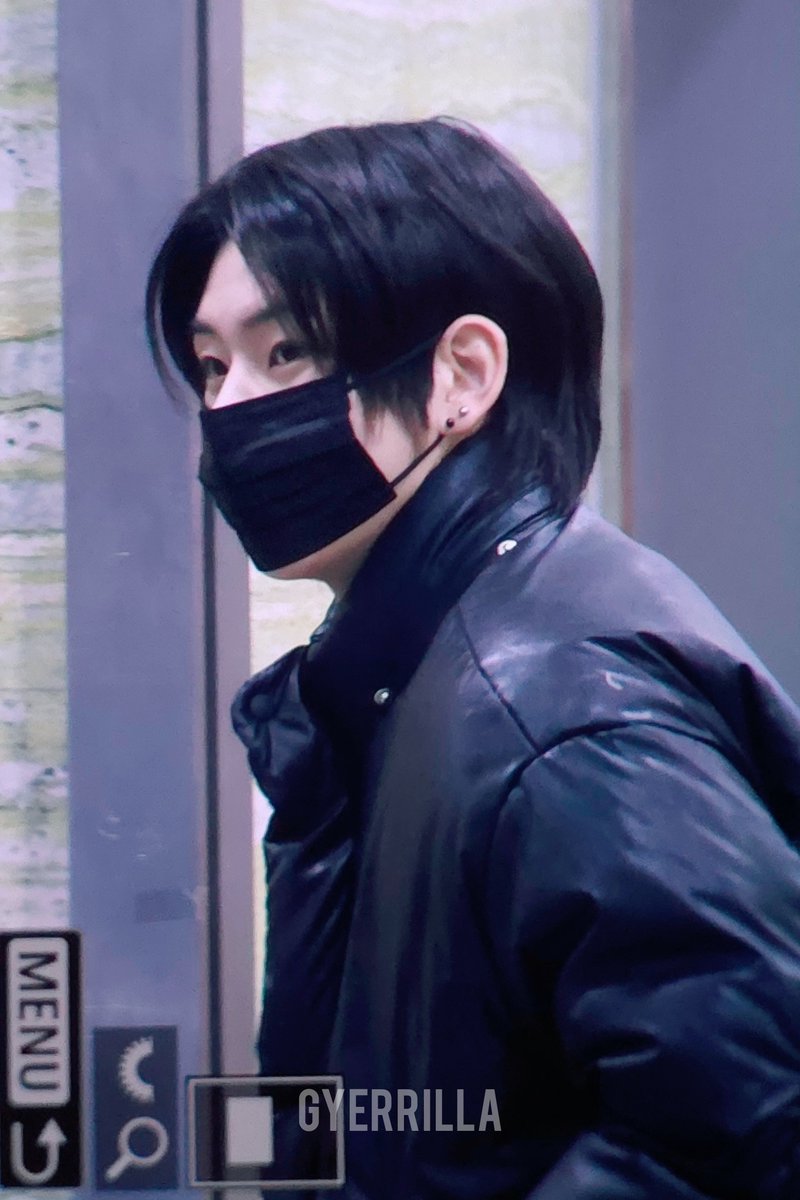 gyerrilla's tweet photo. 250121 가요광장 출근 
계훈아 안녕🖤

#계훈 #Kyehoon
#KickFlip #킥플립
#KickFlipDebut https://t.co/gWv9X6XNb4