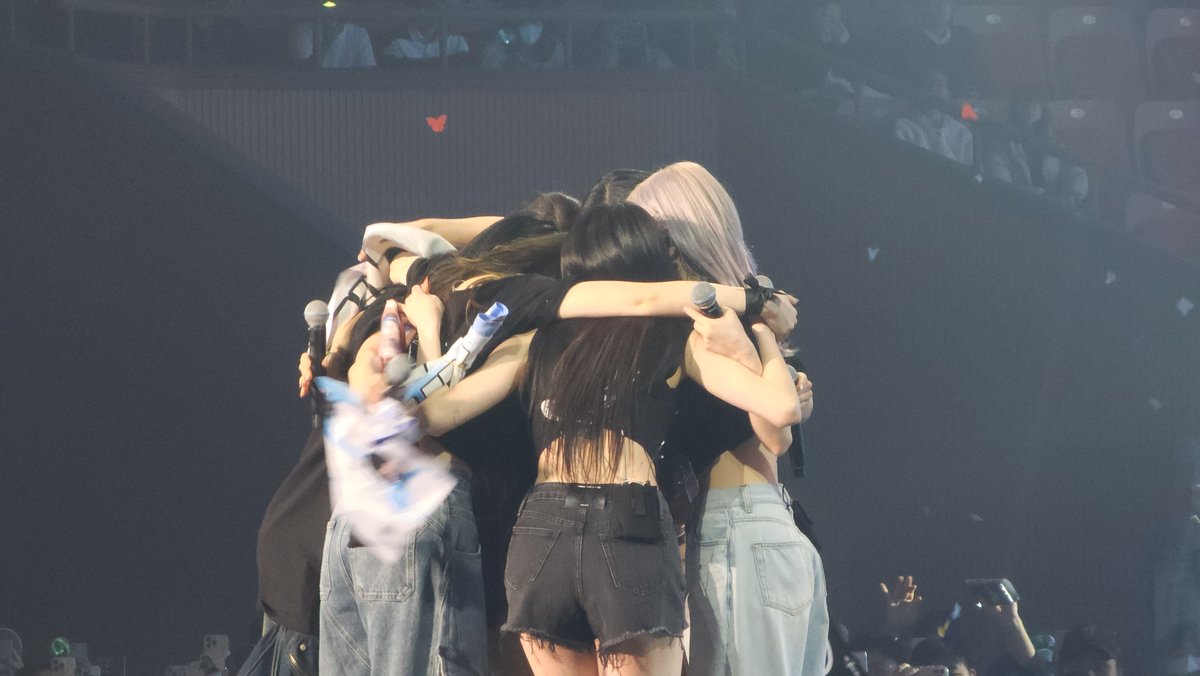 rengkkyu's tweet image. 250119 여자친구 콘서트
왠지모르게 뭉클해지는 엔딩
#여자친구 #GFRIEND #소원 #예린 #은하 #유주 #신비 #엄지 #SOWON #YERIN #EUNHA #YUJU #SINB #UMJI #Season_of_Memories