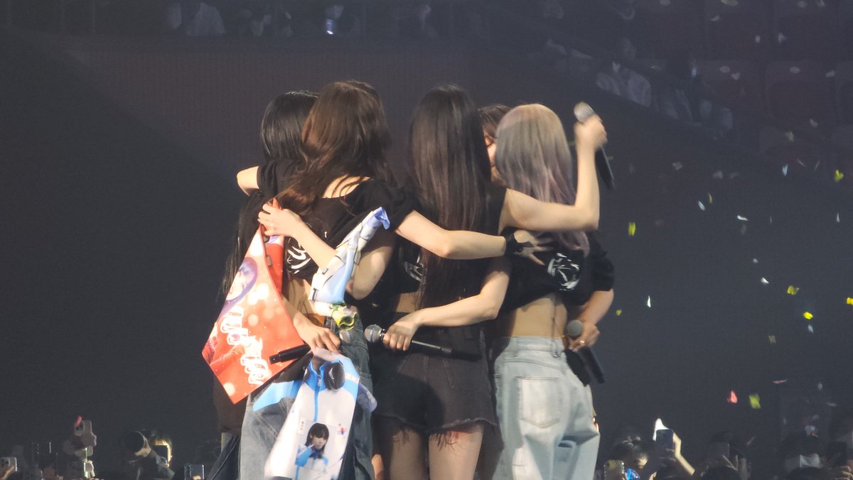 rengkkyu's tweet image. 250119 여자친구 콘서트
왠지모르게 뭉클해지는 엔딩
#여자친구 #GFRIEND #소원 #예린 #은하 #유주 #신비 #엄지 #SOWON #YERIN #EUNHA #YUJU #SINB #UMJI #Season_of_Memories