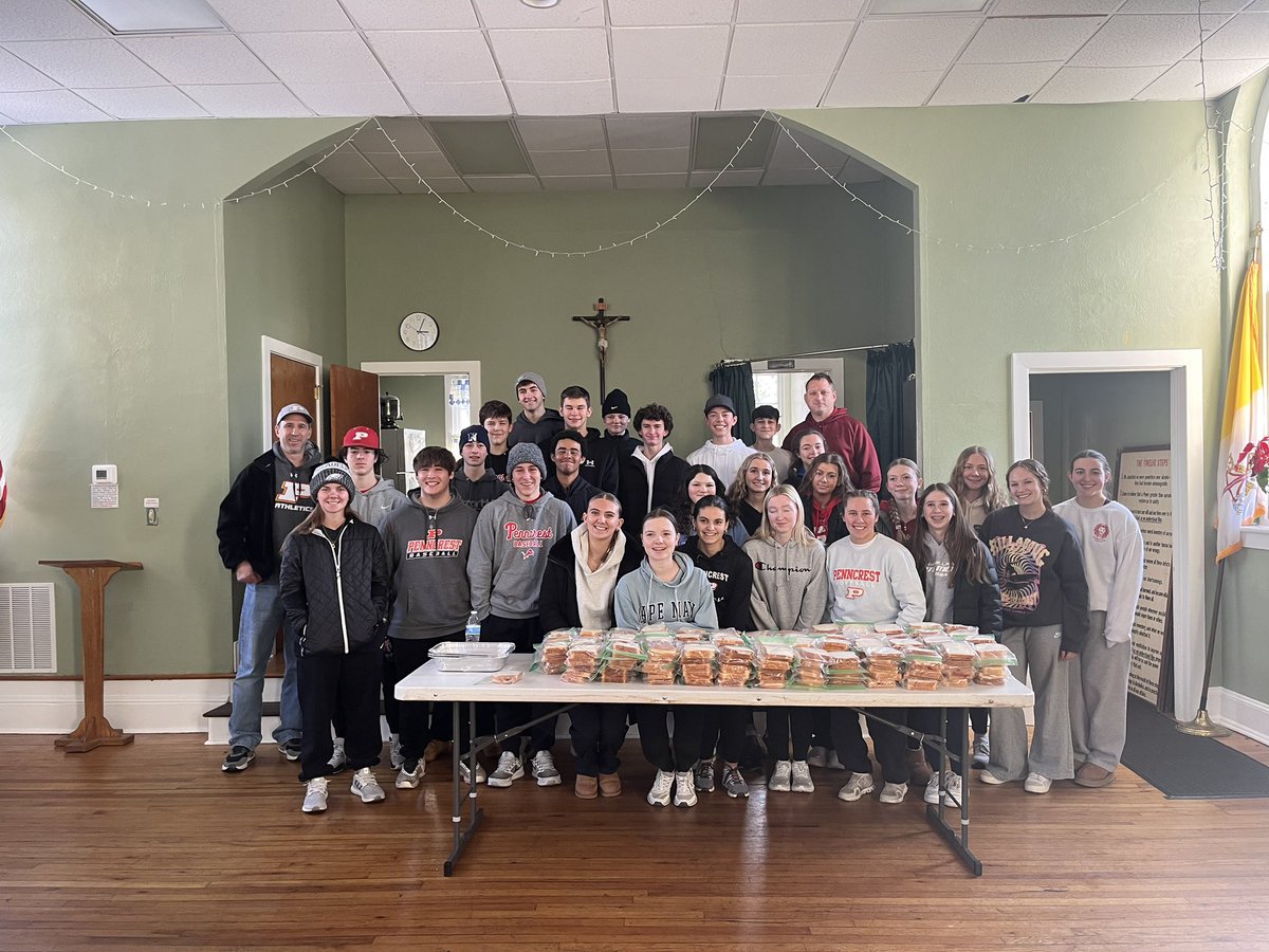 PcrestBaseball's tweet image. One of our six core values is to SERVE. What a special opportunity to partner with Nativity and Penncrest Softball on MLK day to provide food for those less fortunate. 43 athletes, parents, and coaches assisted in making 235 sandwiches and 20 casseroles! Proud to be a Lion 🦁