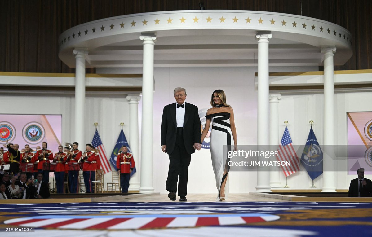 MELANIAJTRUMP's tweet photo. President Donald Trump and First Lady Melania Trump attend the Commander-In-Chief inaugural ball https://t.co/UipWFy55RC