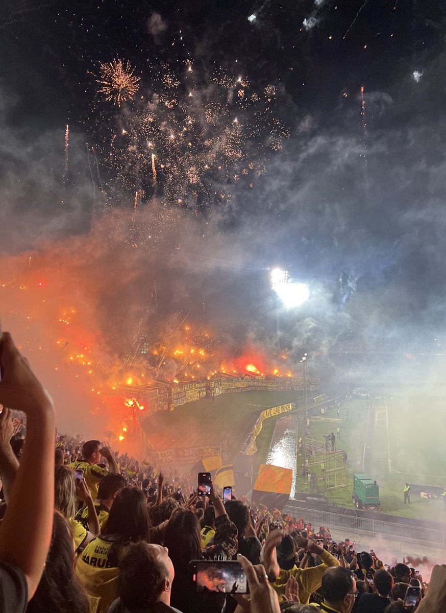 facond0's tweet photo. La hinchada de américa. https://t.co/9ufcdJ7xzI