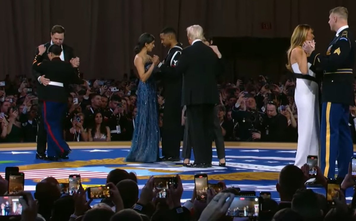 Patriot_Nonna's tweet photo. The Commander In Chief Ball.
The President and First Lady
The VP and Second Lady
Danced together, then military came out and they each took a partner.
What a wonderful, respectful Honor to the Military.
#CommanderInChiefBall https://t.co/N41wGXhDmI