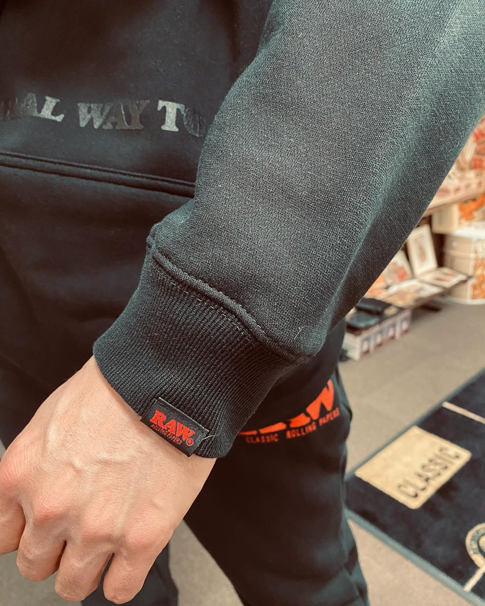 RAWRollingPaper's tweet photo. New❣️New❣️New❣️
RAW プルオーバーパーカー
&RAWスウェットパンツ🙌🙌🙌
RAW正規販売店にて販売致します!
https://t.co/GUDsbJbKeZ
#raw #rawjapan #rawpaper #rawrollingpaper #rawlife https://t.co/9GOeHEvM5V