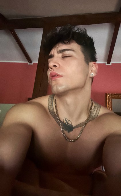 1 pic. HUNGover ? https://t.co/Ruf4pYdkMZ