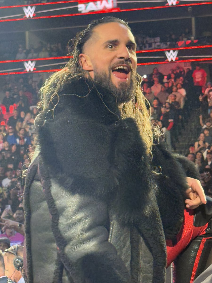 k0mania's tweet photo. my favorite photos I took tonight :,) #WWERaw https://t.co/Esby52lUtg