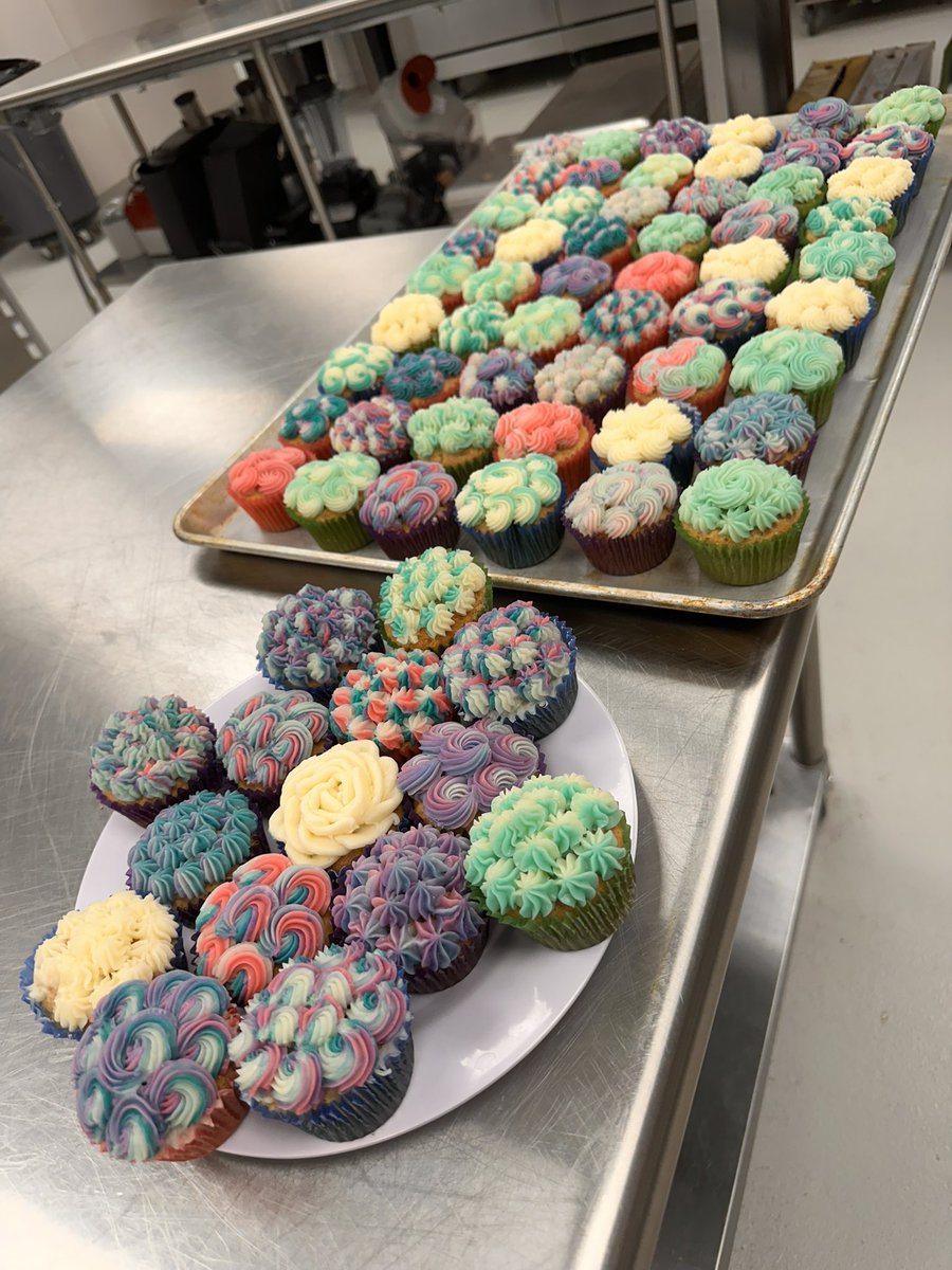 hersoles's tweet image. Played with some piping tips &amp;amp; colors today. 🧁